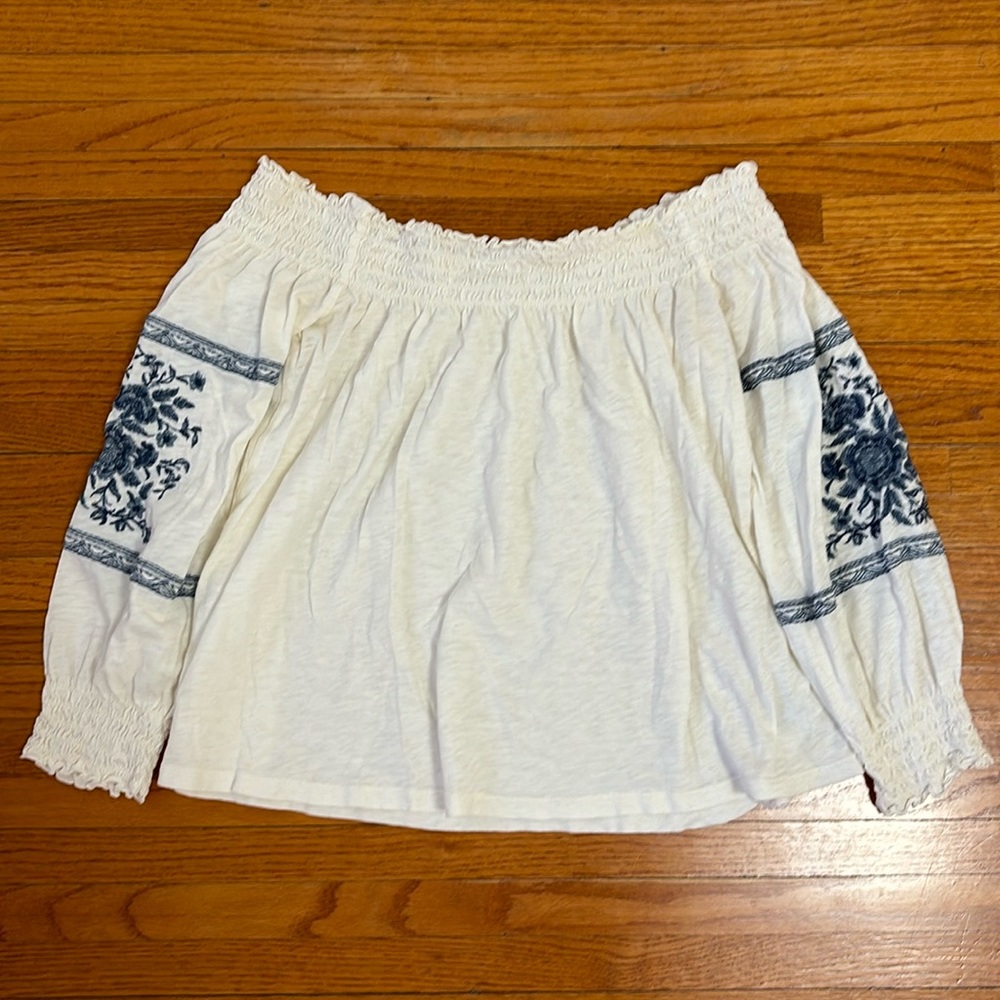 American eagle outfitters off the shoulder top‎